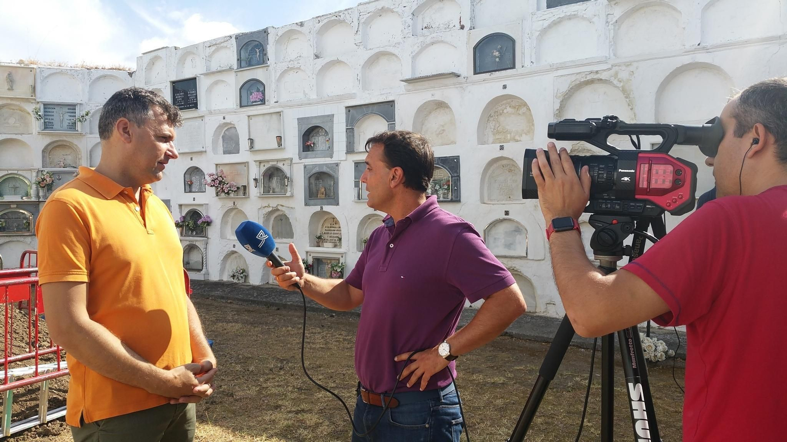 Excavaciones en la fosa común del cementerio antiguo de Jimena