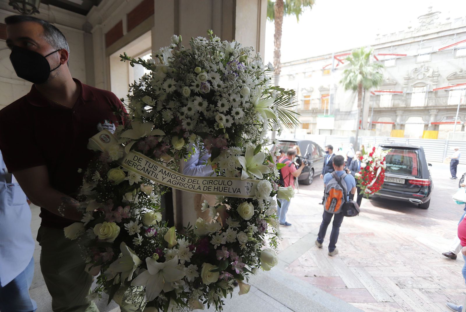 Llegada del féretro de Miguel Baez Litria la Capilla Ardiente de Huelva