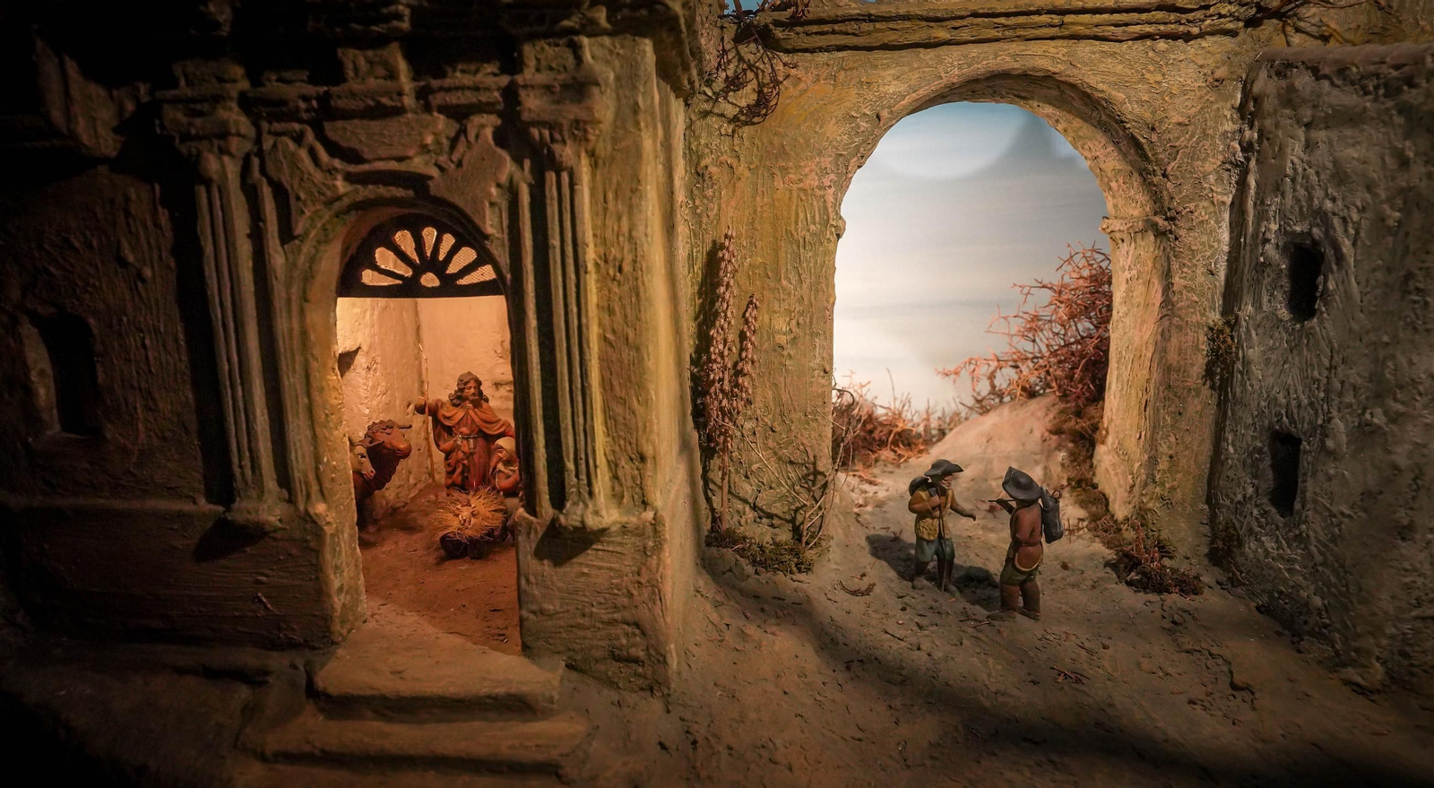 Imágenes de la exposición '50 Navidades montando el Belén' en Jerez