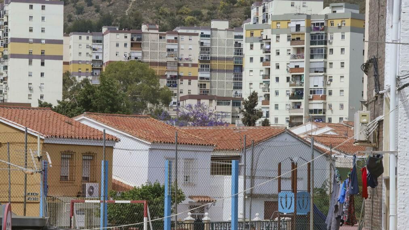 Bloques altos y casas unifamiliares conviven en el distrito Palma-Palmilla. Bloques altos y casas unifamiliares conviven en el distrito Palma-Palmilla.