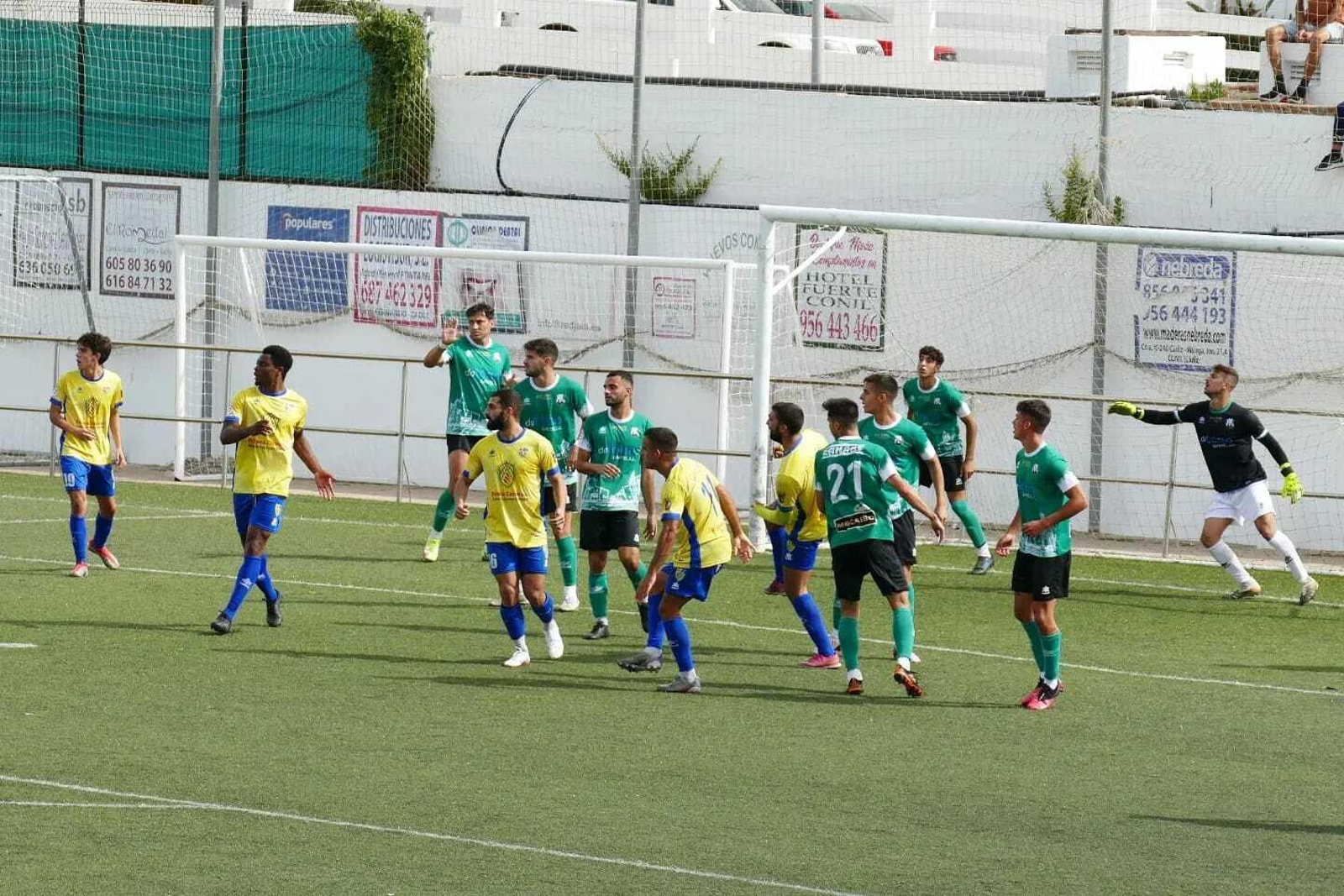 Imagen de archivo de un encuentro del Conil en la presente campaña.