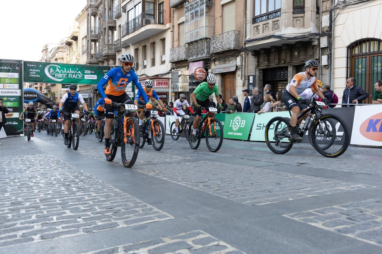 En imágenes: la Andalucía Bike Race dice adiós a Jaén con una etapa marcada por Jabalcuz