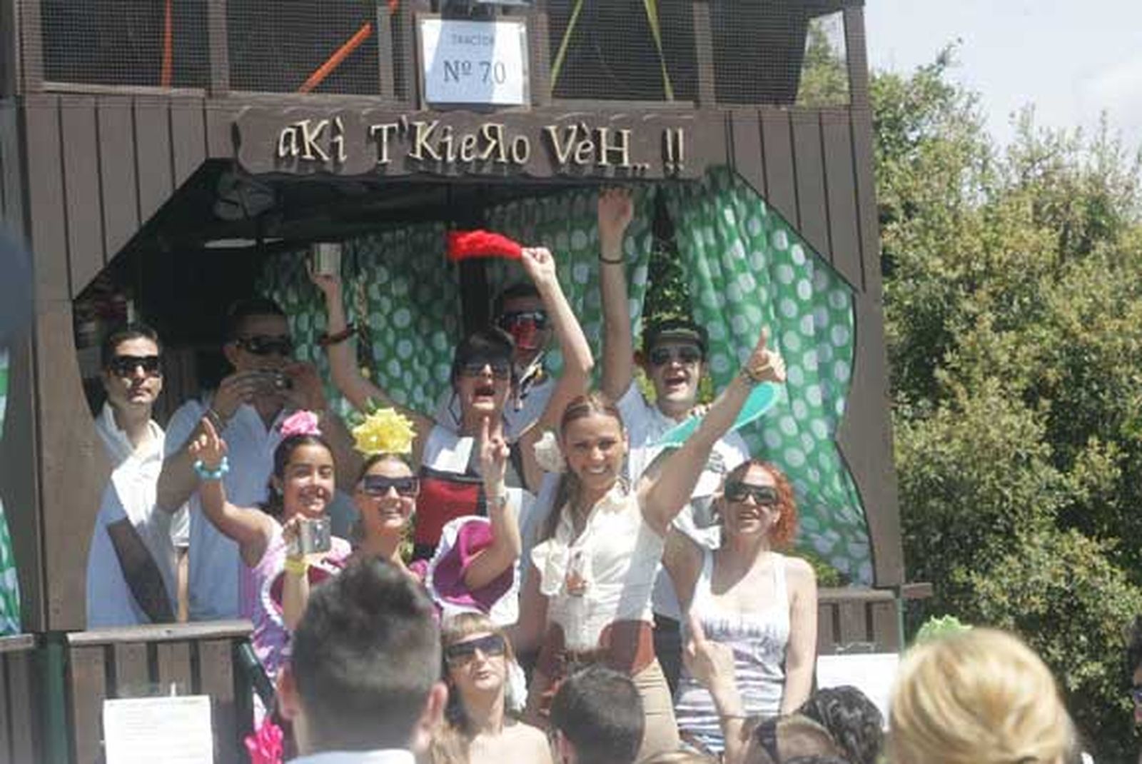 El almuerzo campestre marca la jornada en la Montera del Torero. La hermandad agradece la cada vez mayor afluencia de personas a la misa en honor al patrón./Fotos:José María Quiñones