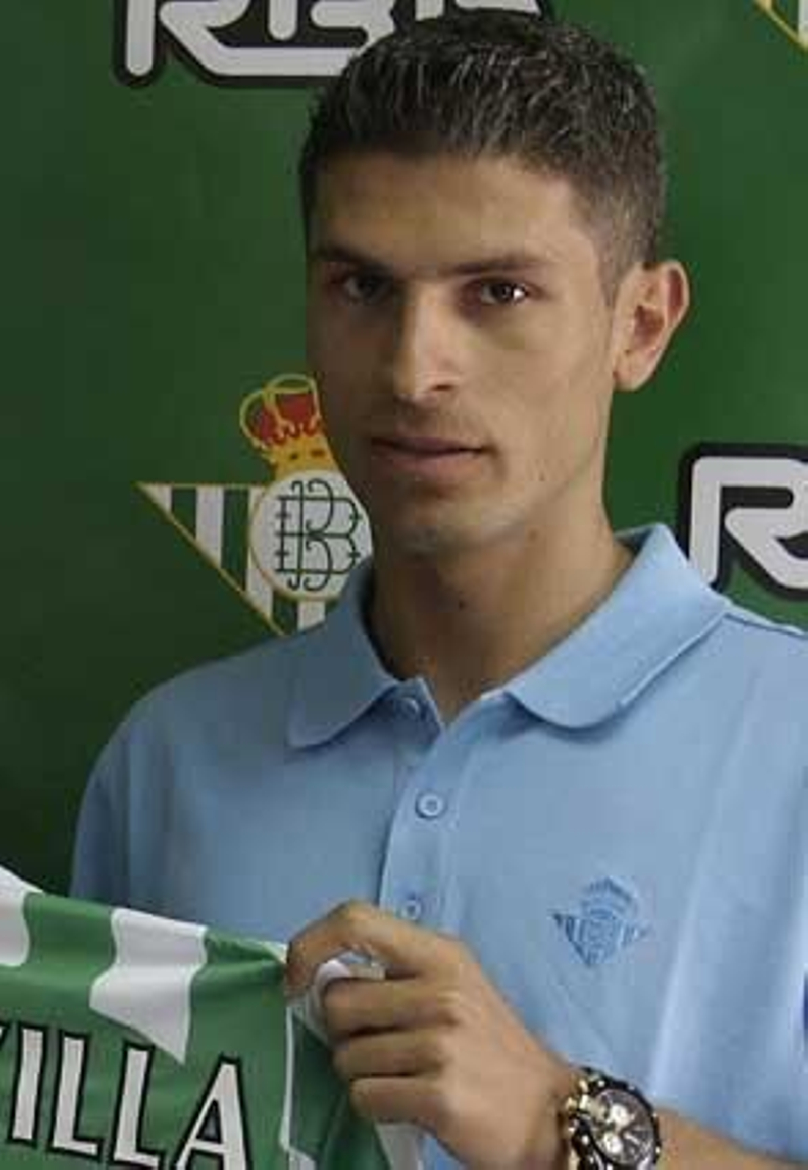 Salva Sevilla (medio)
Edad:27
Temp. en el club:2ª
Goles en 10-11:3
Contraro hasta:2014

Foto: D.S.