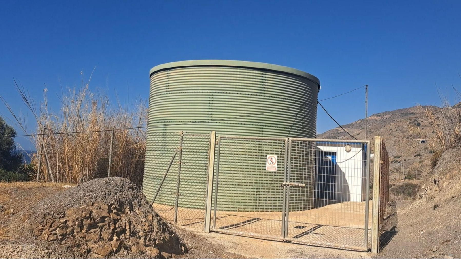 Depósito de agua de abastecimiento en Melicena Depósito de agua de abastecimiento en Melicena