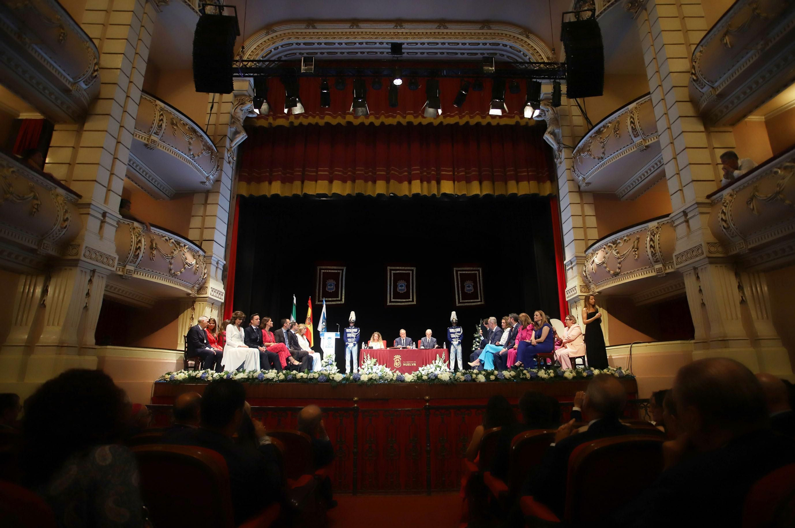 Imágenes de la toma de posesión de Pilar Miranda como alcaldesa de Huelva