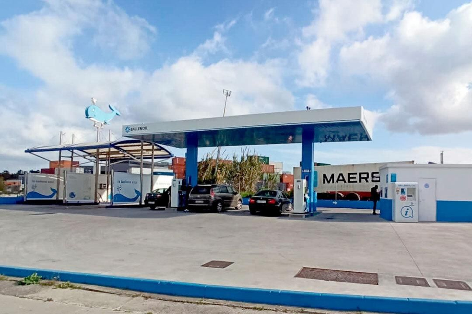La estación de servicio de Ballenoil en La Menacha, en Algeciras.