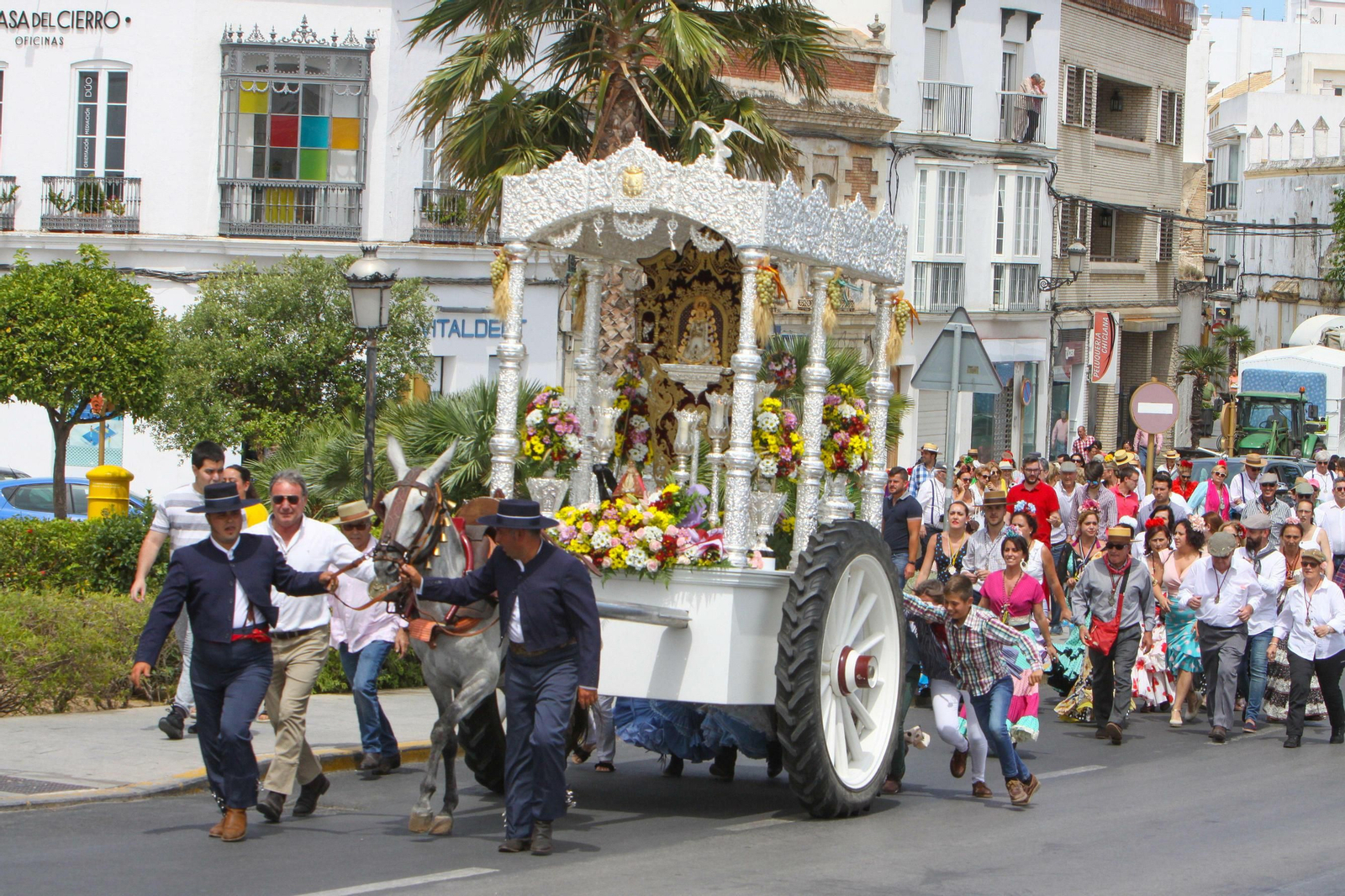 Salida de la Hermandad del Rocío de Chiclana