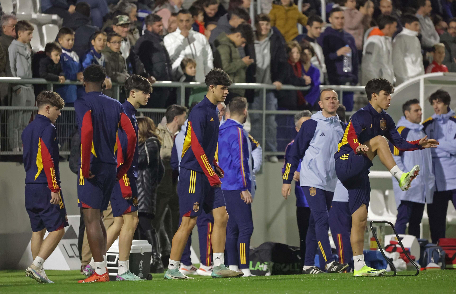Fotos del entrenamiento de la selección española sub-17 de fútbol en el Ciudad de La Línea