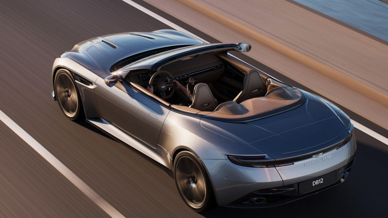 El DB12 Volante tiene una carrocería de 4,72 m de largo y asientos para cuatro personas. El DB12 Volante tiene una carrocería de 4,72 m de largo y asientos para cuatro personas.