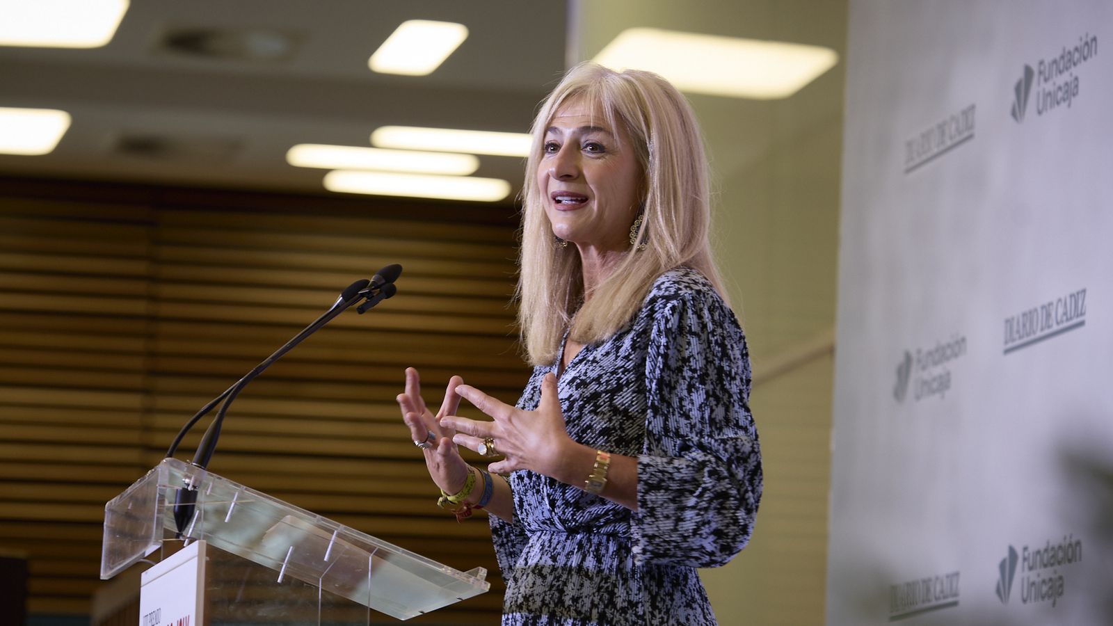 Las imágenes de la entrega del VIII Premio Federico Joly a Sara Baras en Cádiz