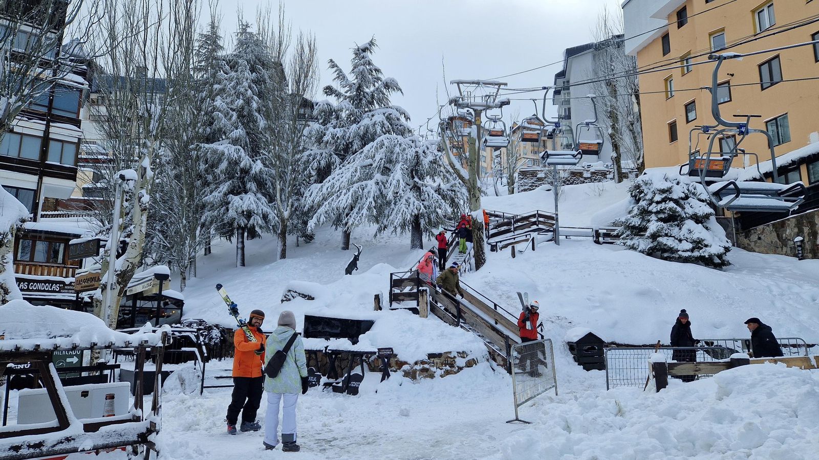 Los espesores de nieve acumulada son importantes, sobre todo en cotas altas