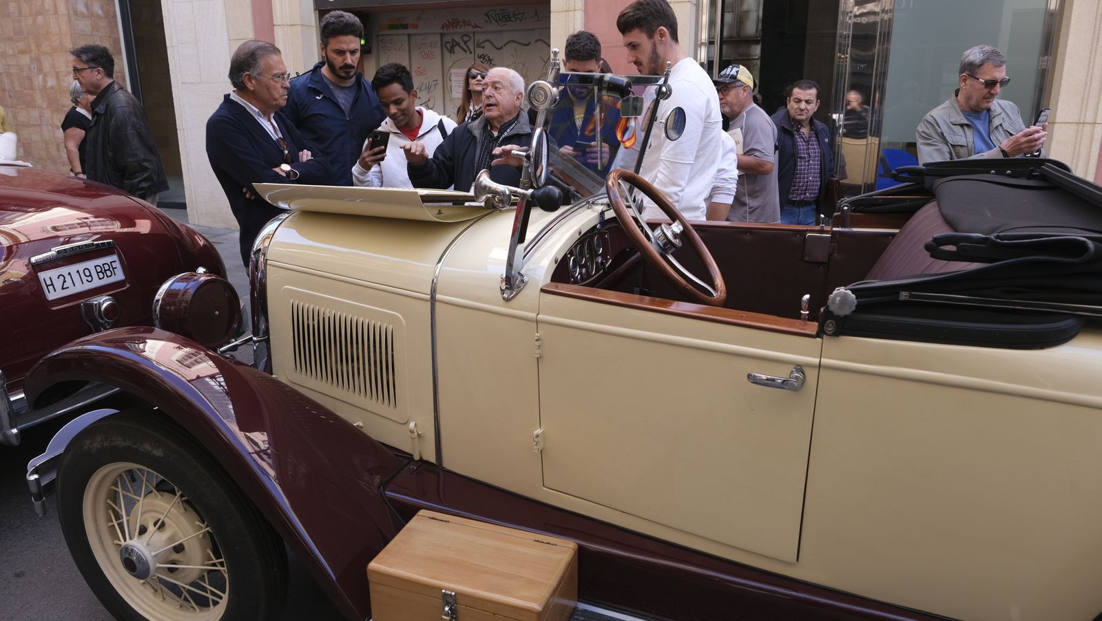 La 33 Ruta de Automóviles Antiguos toma las calles de Almería