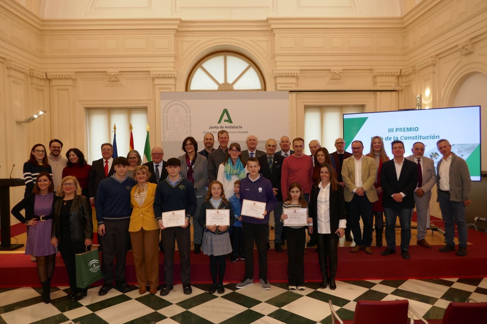 La Junta entrega los premios en Granada del concurso ‘III Premio Club de la Constitución’