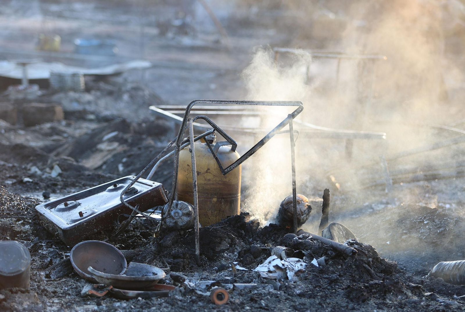 Las imágenes del incendio en un asentamiento en Lucena del Puerto