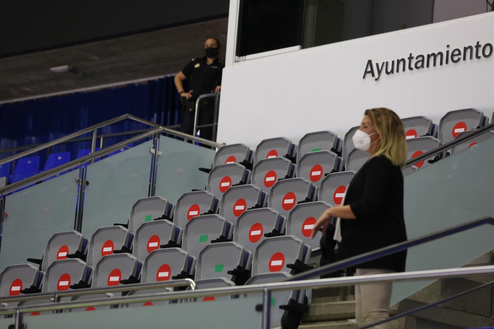 Así luce el Martín Carpena sin su afición en los prolegómenos de la visita del Barcelona