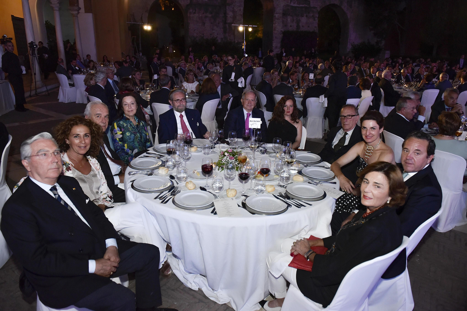Enrique Moreno de la Cova, Ana Serrano, Álvaro Salinas, Clelia Muchetti, Carlos Ruiz-Berdejo, José Gandía, Macarena García Otero, Manuel Salinas, Cristina Ybarra, José Antonio García de Tejada y María Loring.