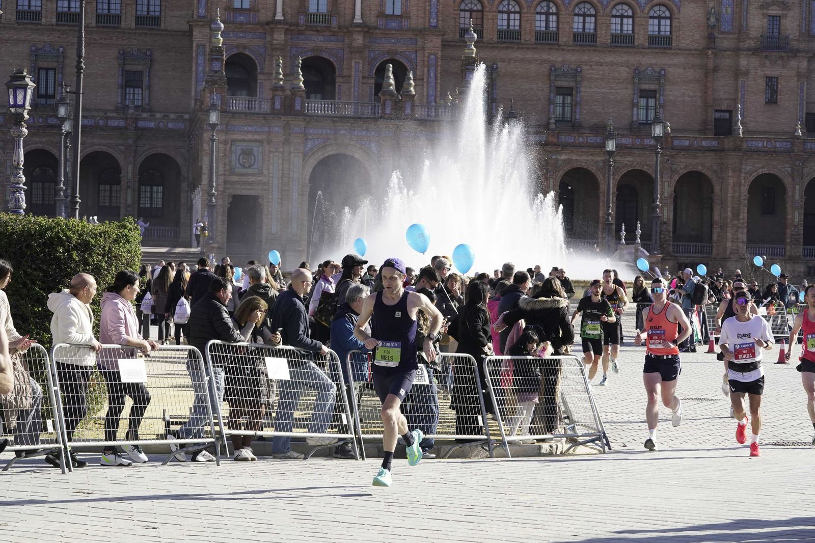 El Zúrich Maraton de Sevilla 2026 en la Plaza de España, galería 1