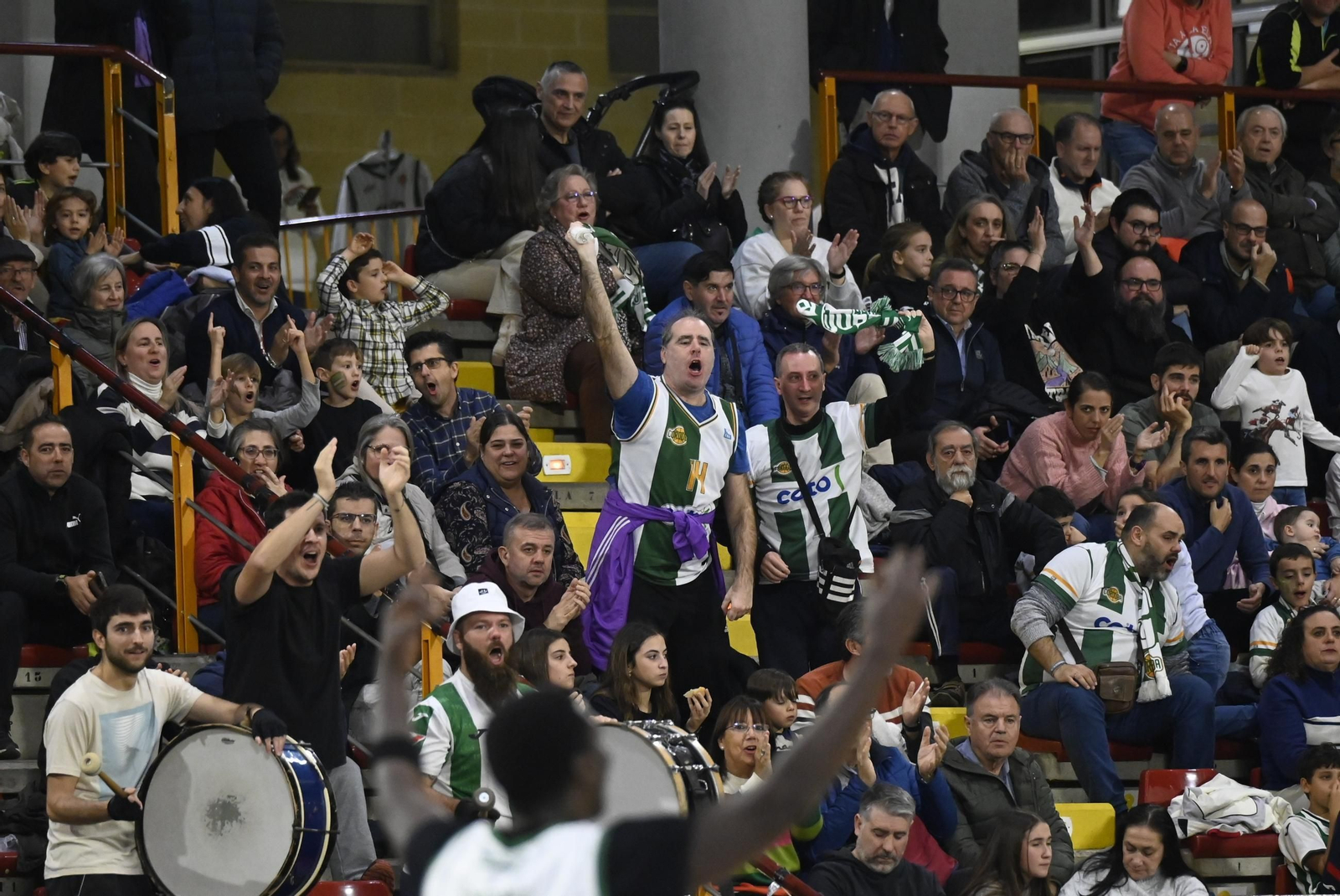 Las mejores fotos del ambiente en Vista Alegre para el Coto Córdoba - Círculo Gijón