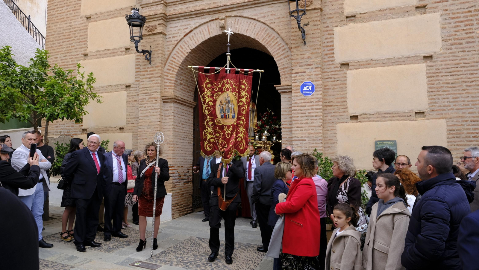 Imágenes de la procesión y paella solidaria en las Fiestas de Abla