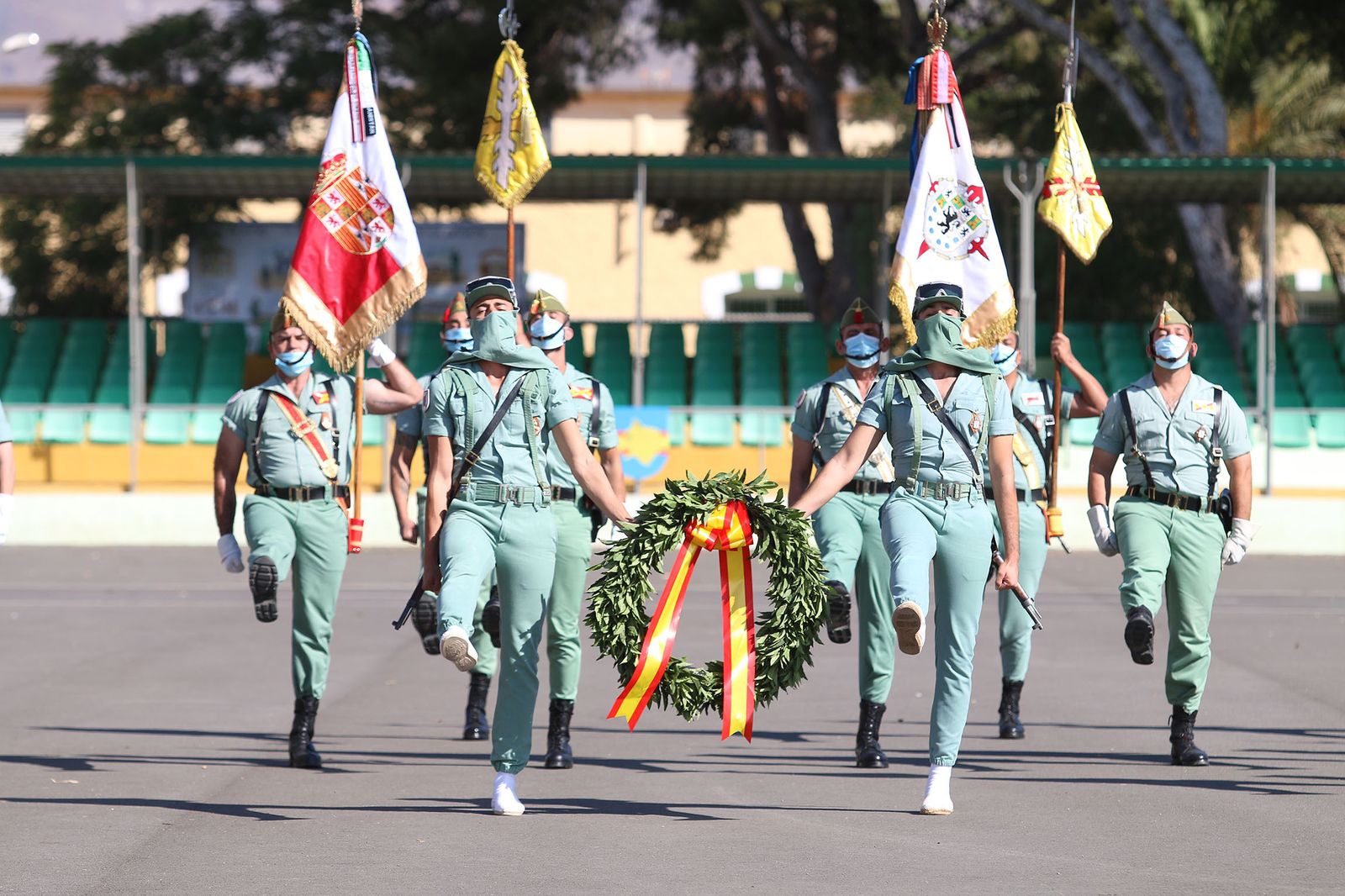 Fotogalería de la ministra de Defensa, Margarita Robles, a La Legión