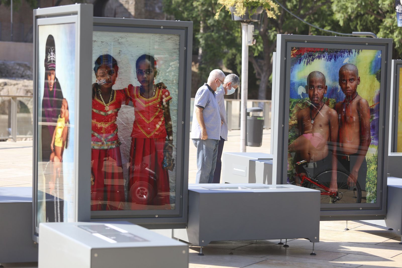 Fotos de la exposición sobre la vida cotidiana en la India de la calle Alcazabilla