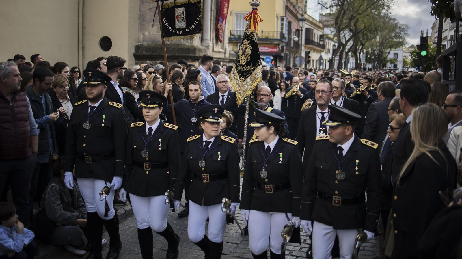 Imágenes de la Hermandad de la Soledad en el Viernes Santo de Jerez 2025