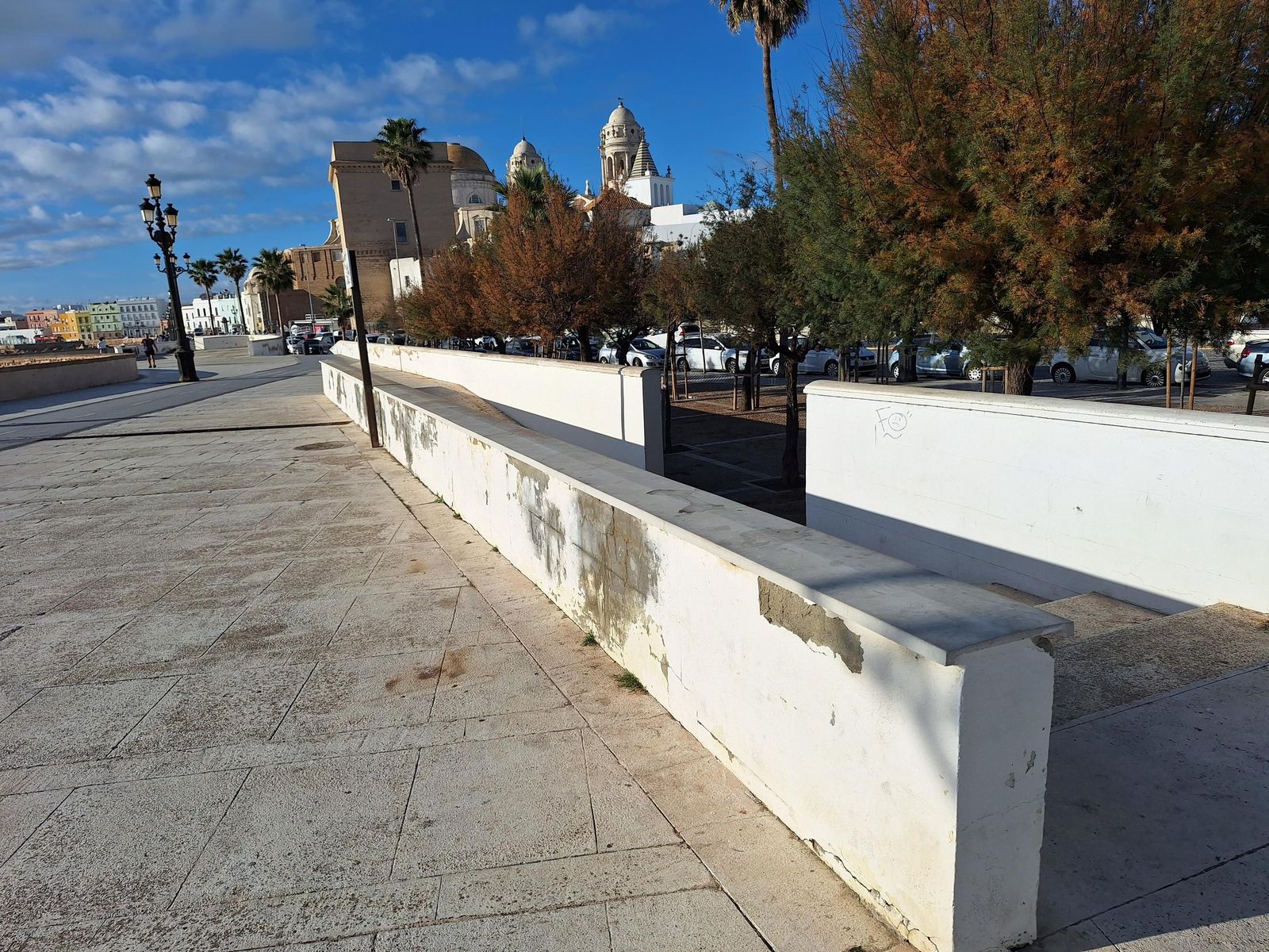 Estado de las rampas junto al pabellón de la Mirandilla.