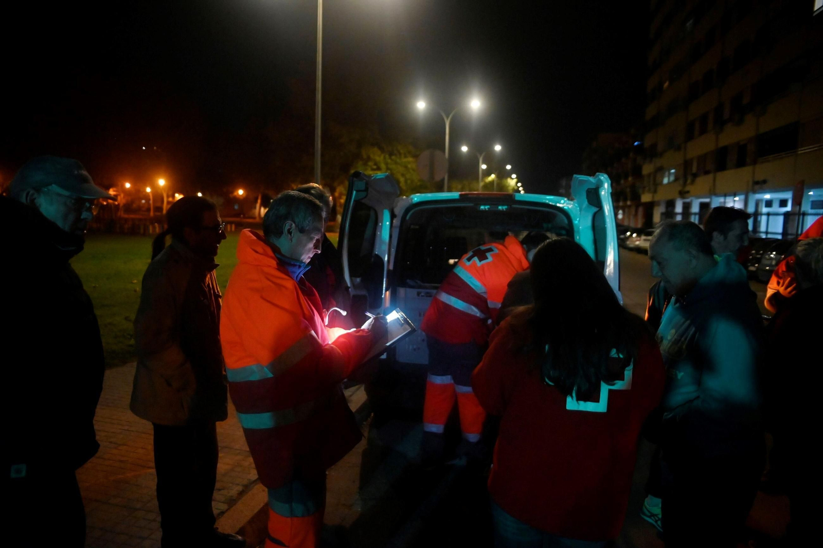 Una noche en la calle con la Cruz Roja de Córdoba, en imágenes