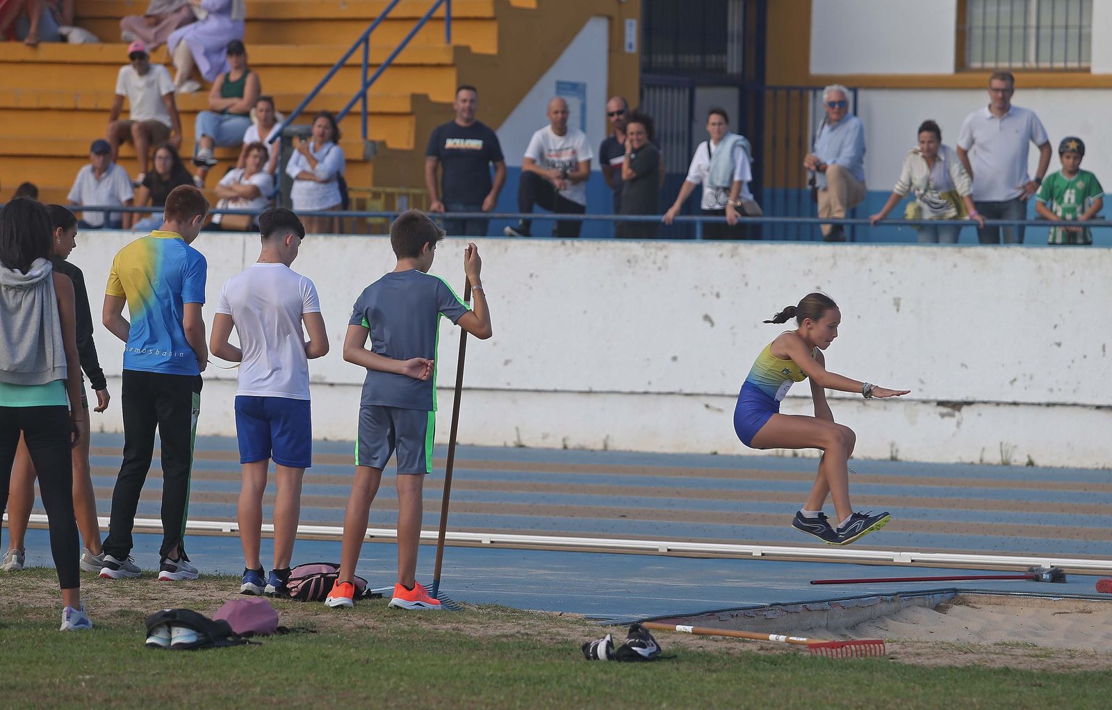 Los juegos municipales de atletismo sub-12 de Algeciras, en imágenes
