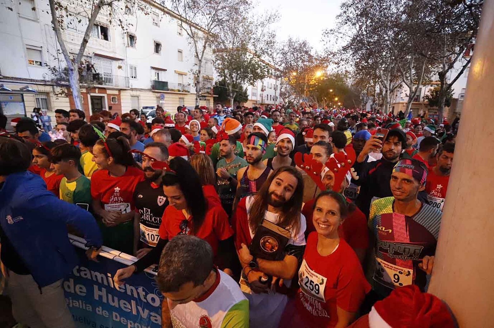 Imágenes de la carrera de San Silvestre en Huelva