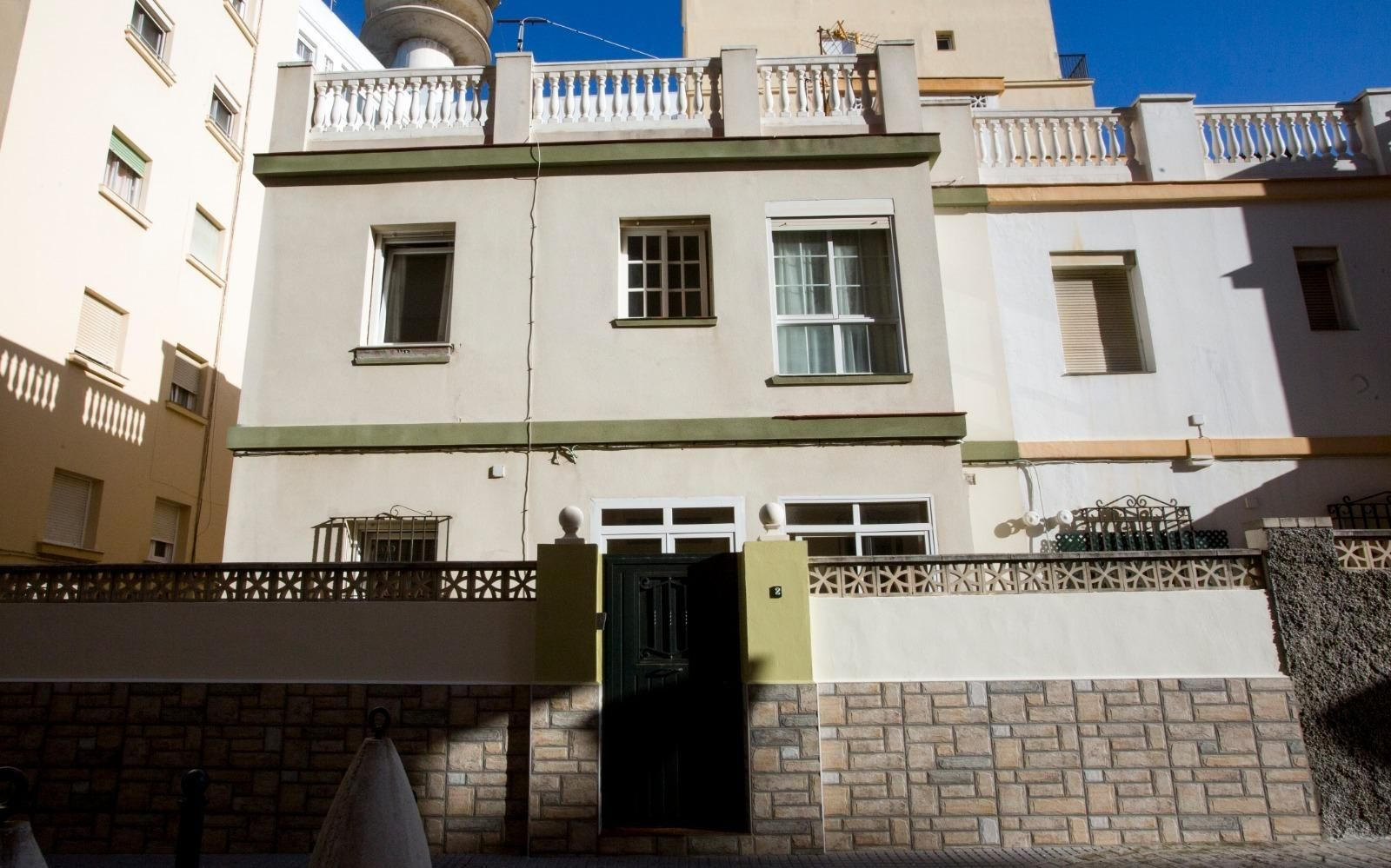 Otro de los chalés de la avenida de Andalucía.