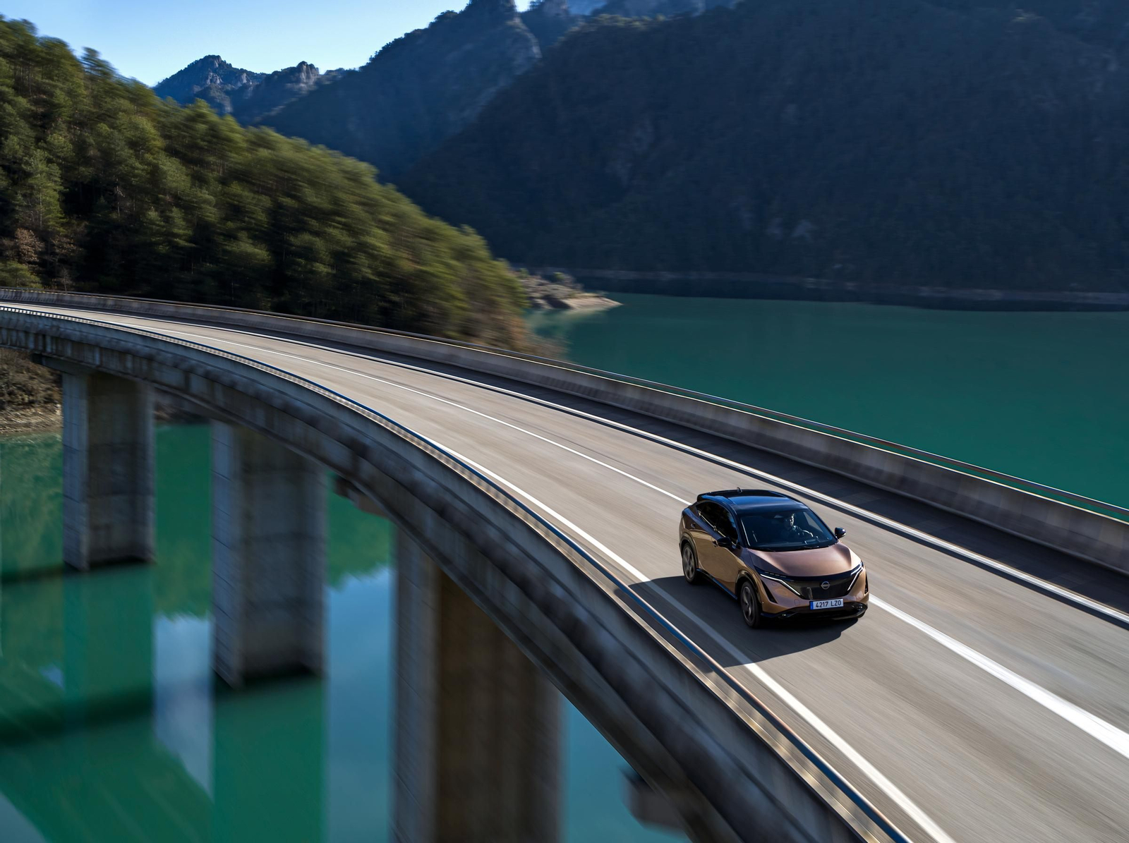 Nissan también se apunta a las cargas para sus nuevos eléctricos en Ionity