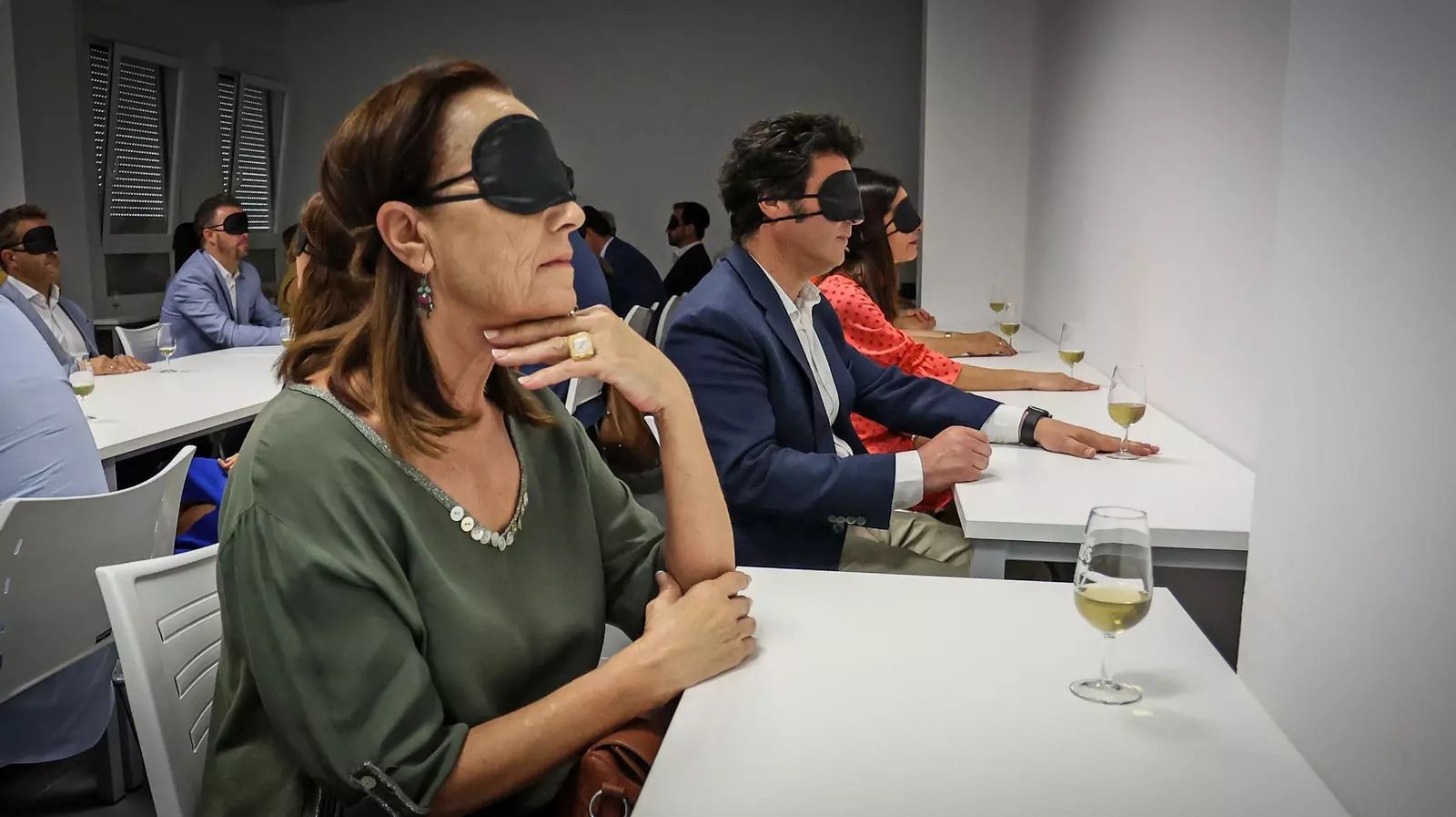 Imagen de una cata sensorial a ciegas en el Campus de Jerez.