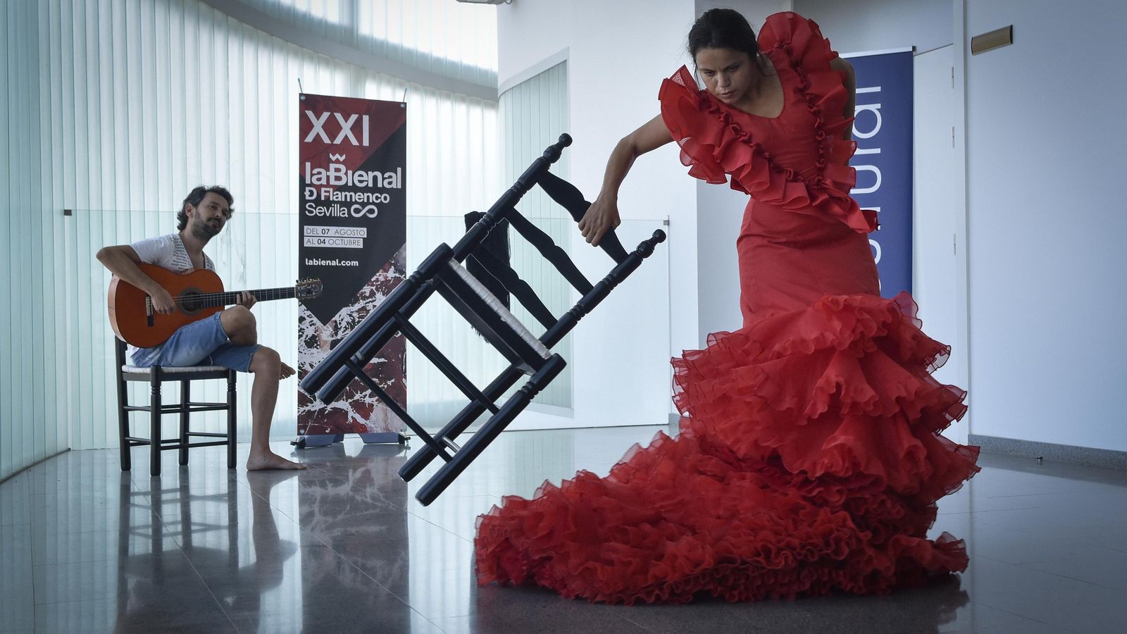 María Moreno ensaya junto al guitarrista Óscar Lago.
