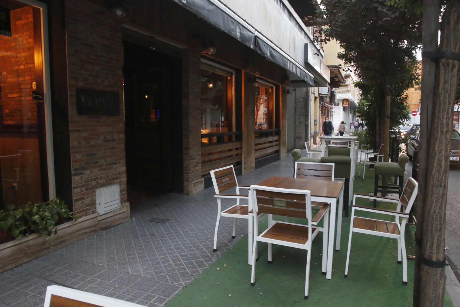 La primera tarde de cierre de bares y comercio en Córdoba, en fotografías