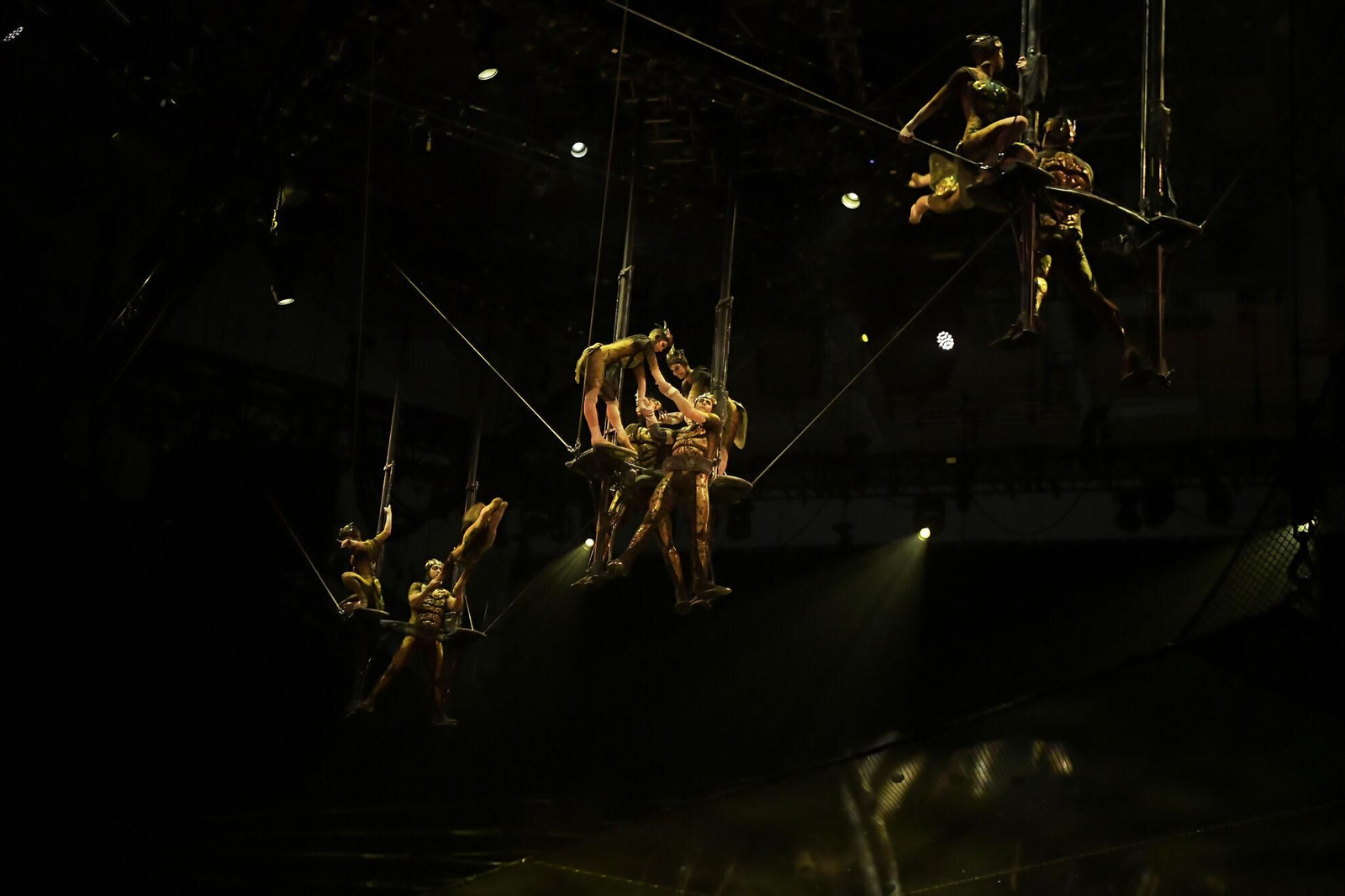 El Circo del Sol brilla en el Palacio de Deportes de Granada