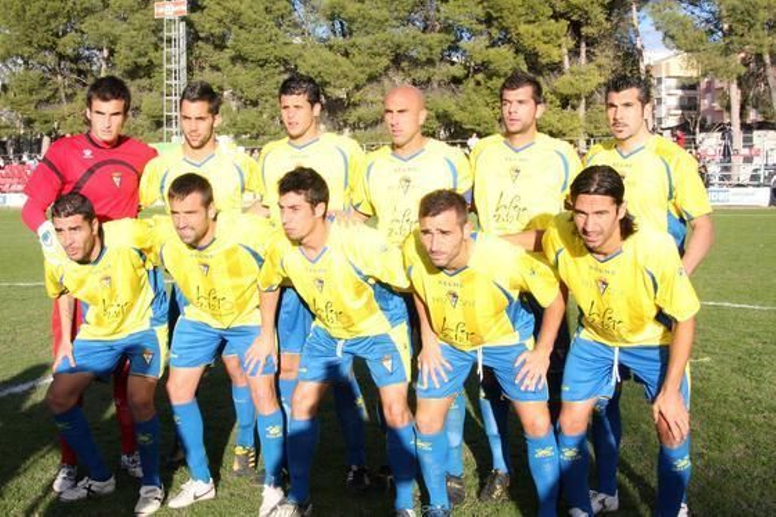 Un tanto de Pachón en el ´39 dio la victoria a los amarillos, que supieron mantener el marcador pese a las expulsiones de Aarón Bueno y Velasco   Foto: Pascu Mendez/LOF