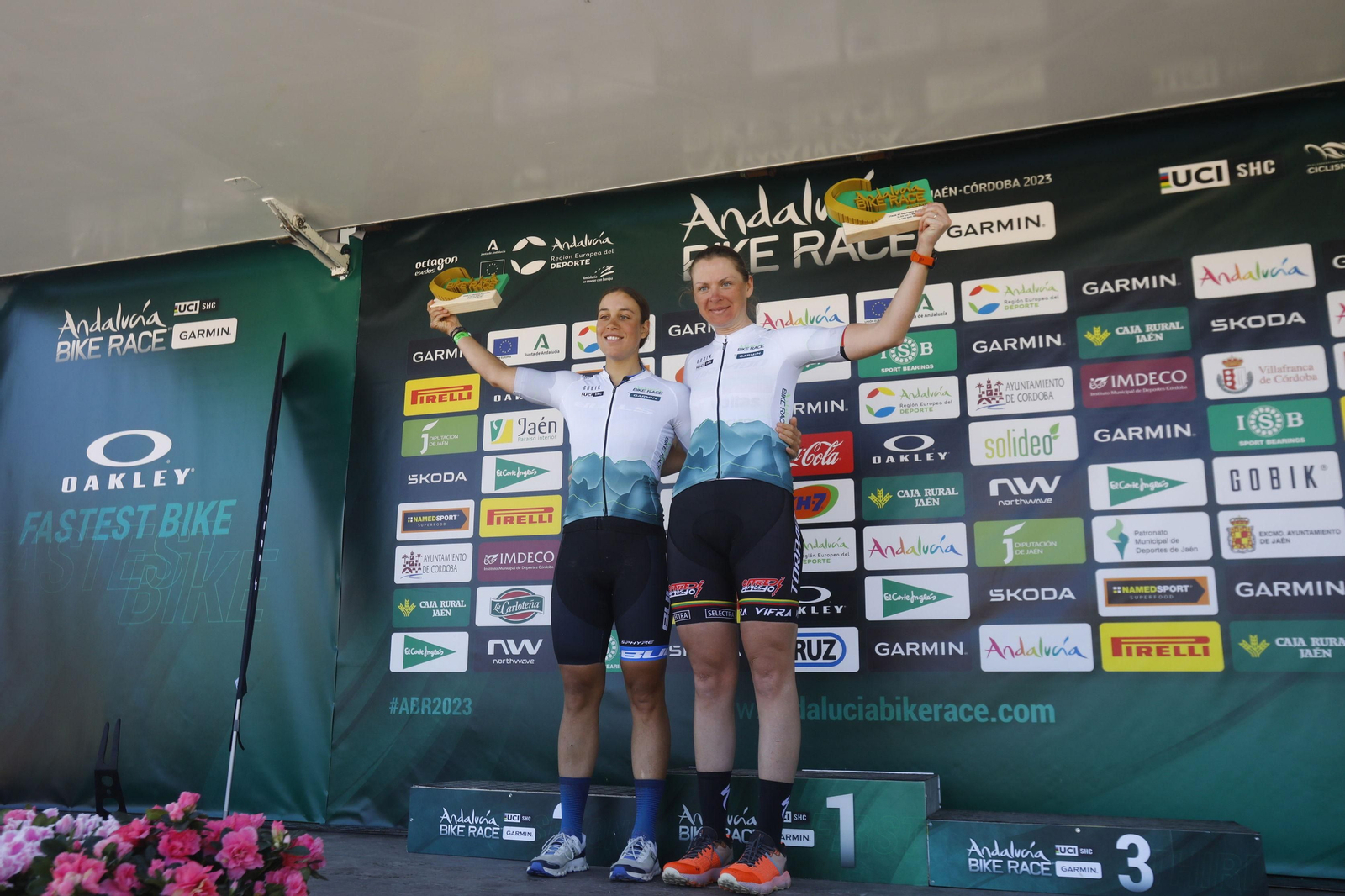 El paso de la Andalucía Bike Race por Villafranca de Córdoba, en imágenes