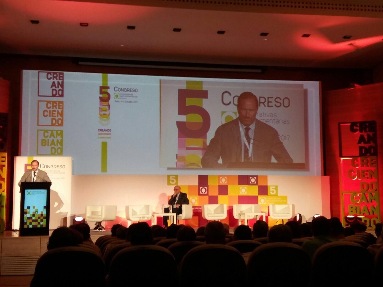 El presidente de la Caja Rural del Sur, José Luis García-Palacios, durante la presentación de una de las ponencias de congreso andaluz.