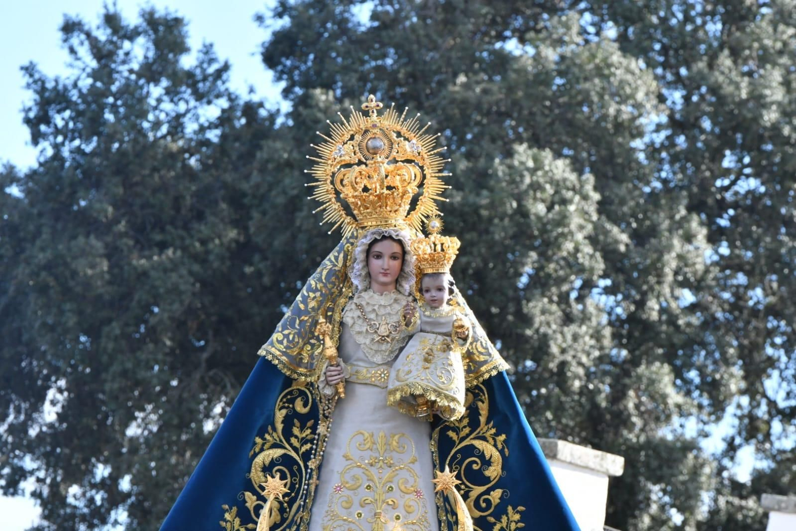 Procesión de la Virgen de Luna tras su coronación canónica