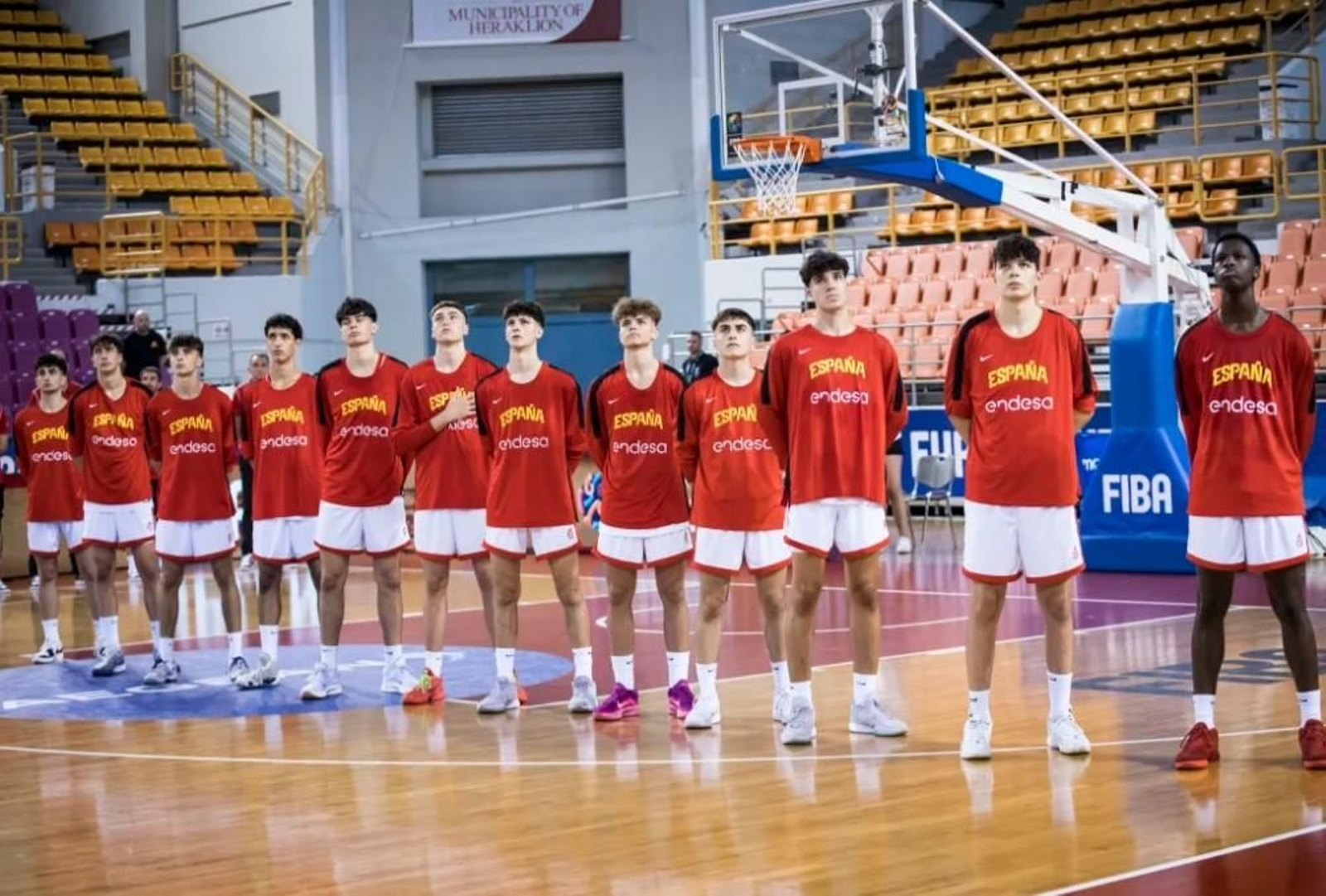 El equipo español, antes del partido. El equipo español, antes del partido.