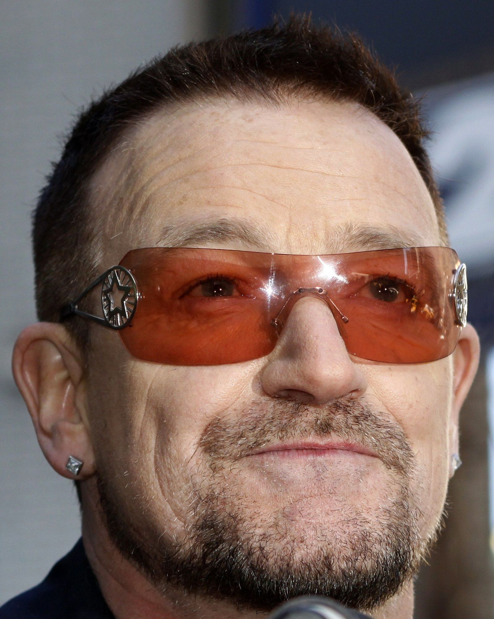 Bono, cantante de U2, operado de urgencia en Múnich