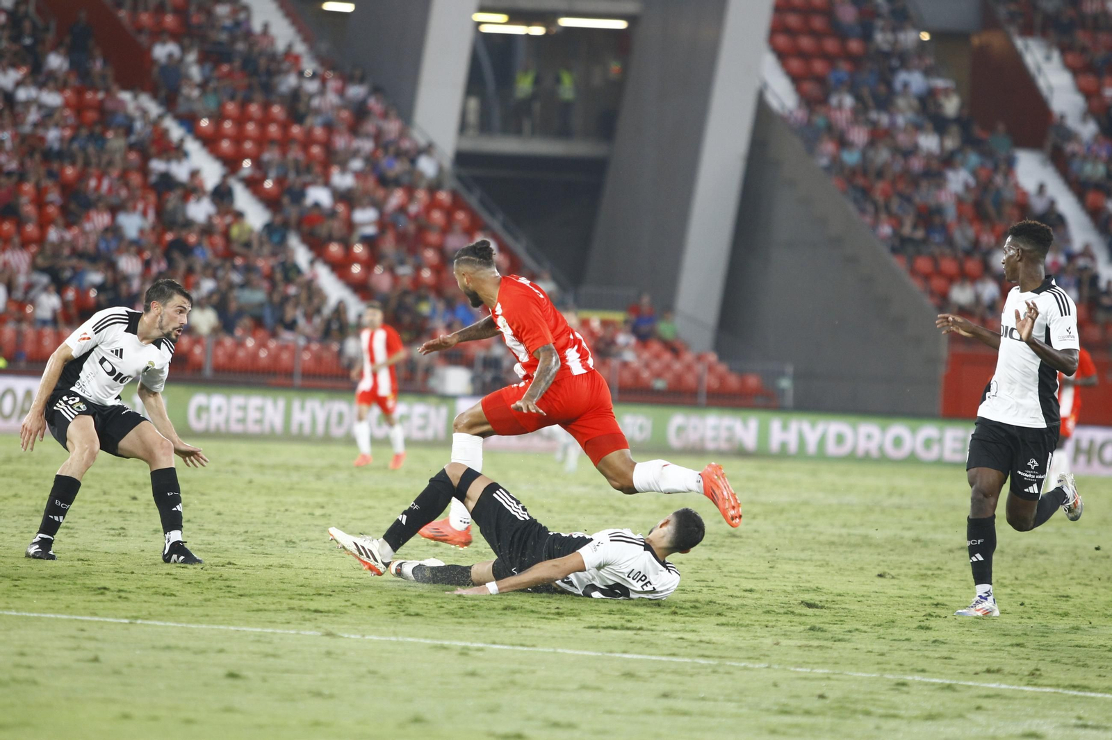 La victoria de la U.D. Almería ante el Real Burgos, en imágenes