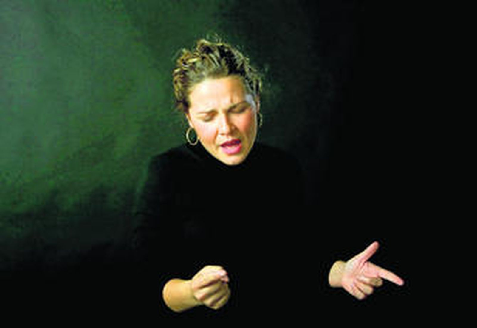 La cantaora cordobesa Elena Morales actuará este lunes por la noche en Villanueva de San Juan.