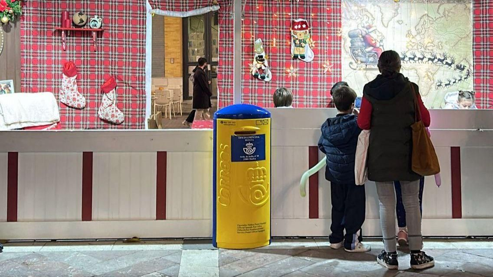 Buzon de Correos en el Mercado Navideño de Huelva.