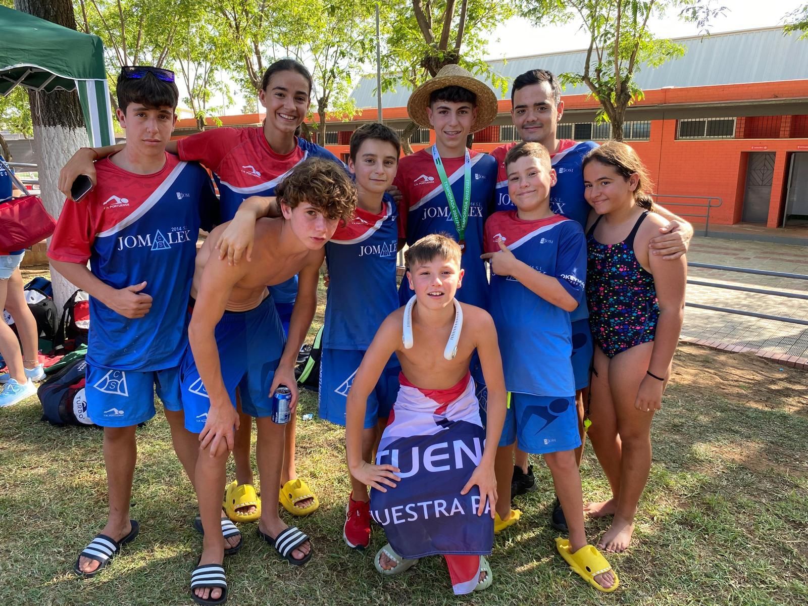 Algunos de los nadadores del Club de Natación Portuense.