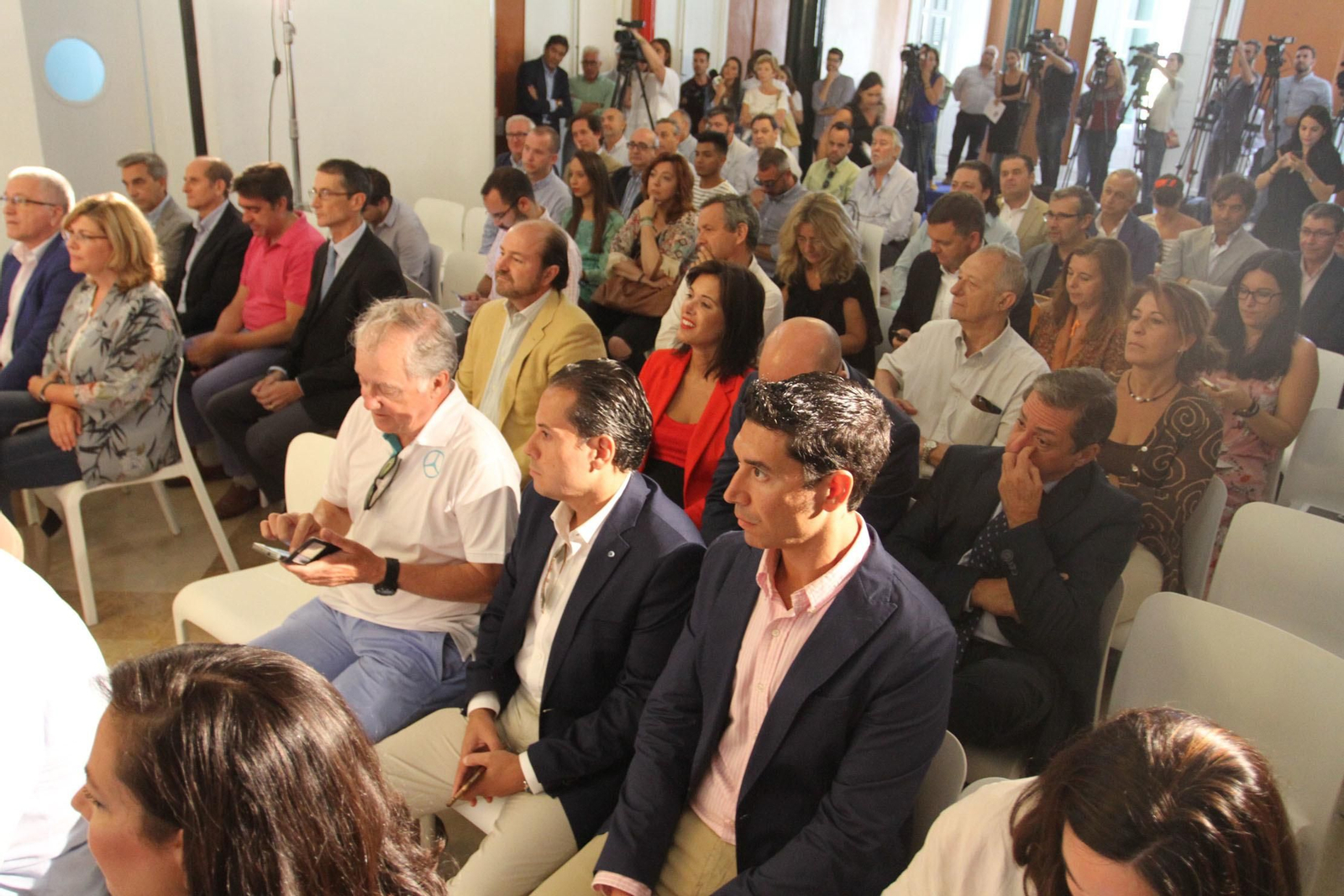 Presentación de la nueva botella de vidrio de Fanta