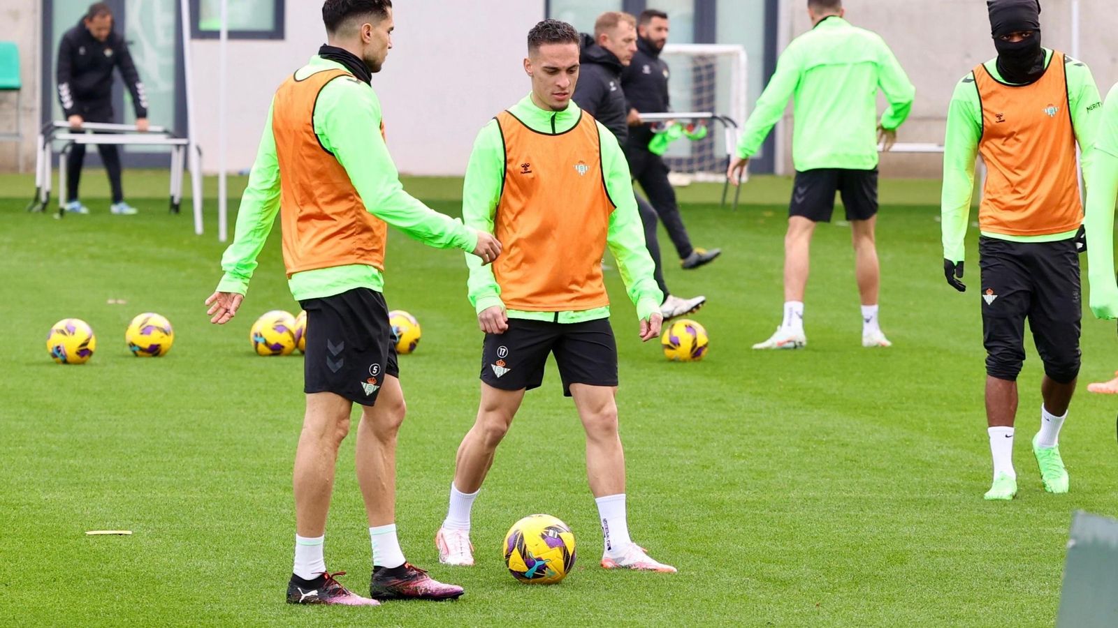 Antony entrena con el Betis