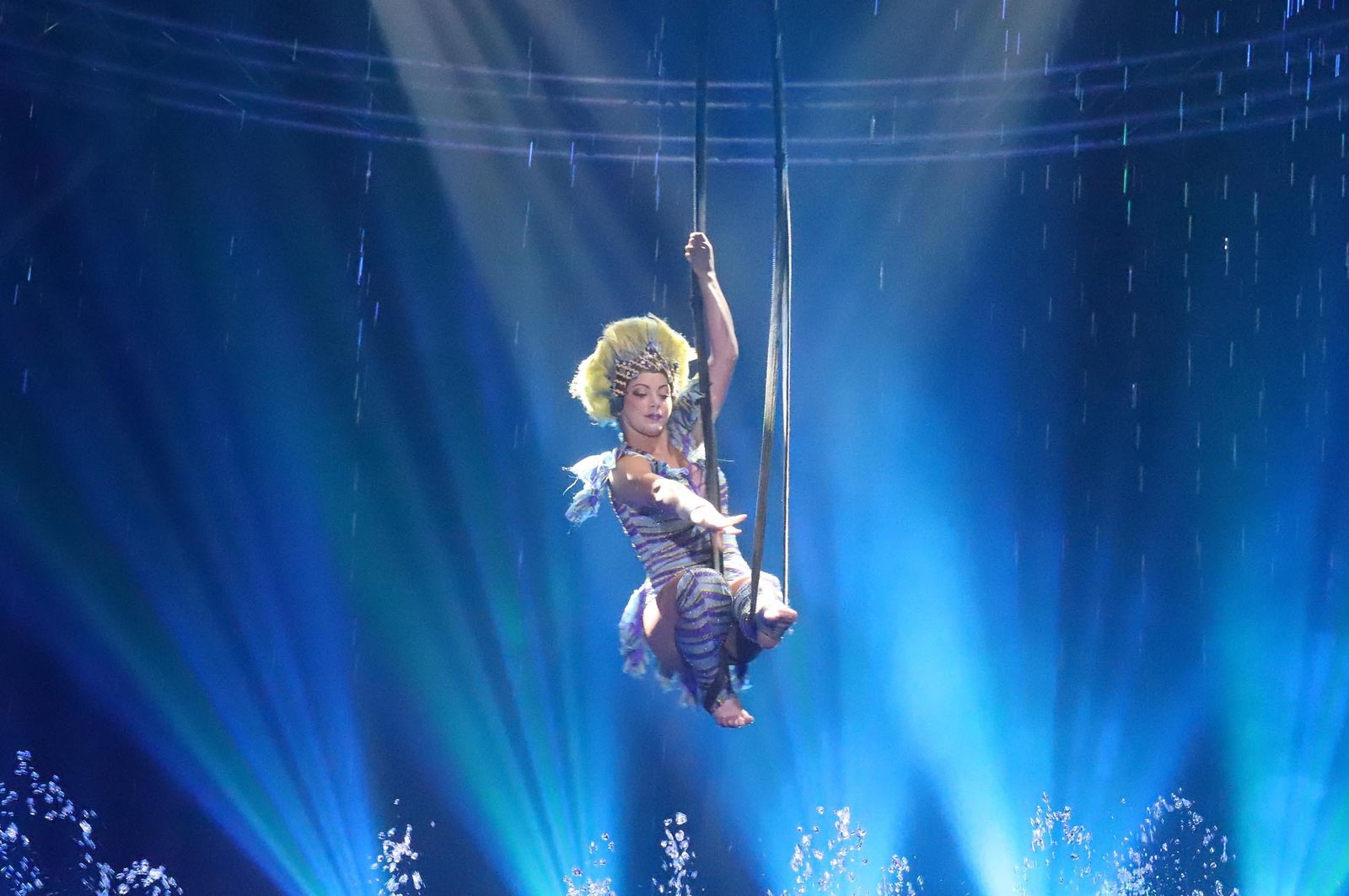 El Circo Alegría muestra su espectáculo sobre el agua, en imágenes